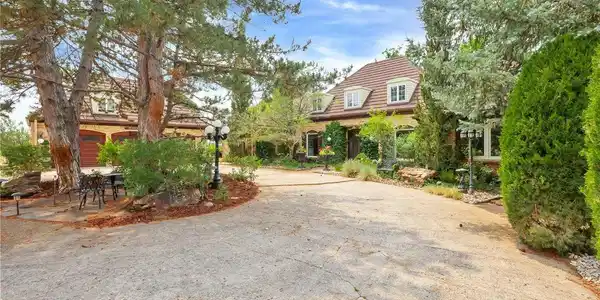 Image 4: Circle Drive to 3-car Garage and front door of home Image 4: Circle Drive to 3-car Garage and front door of home