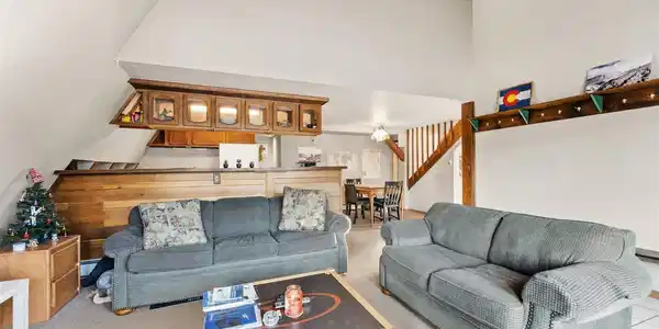 656 Tanglewood Ln