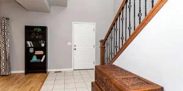Image 3: Entryway Image 3: Entryway