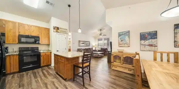 Image 3: Kitchen