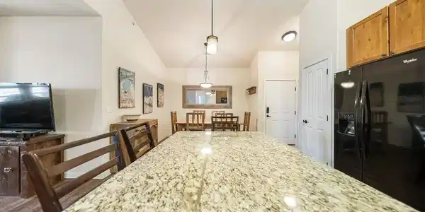 Image 4: Kitchen Island