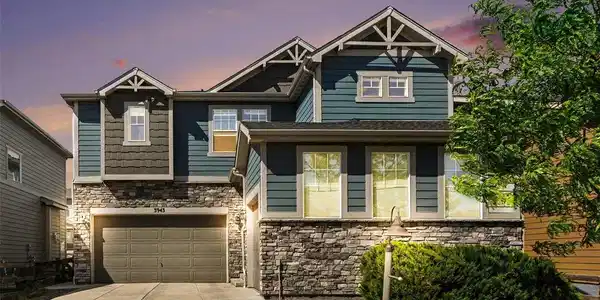 Image 2: Beautiful home in a beautiful neighborhood!
