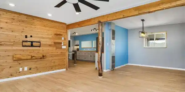 Image 3: Wonderful and functional open floor plan.