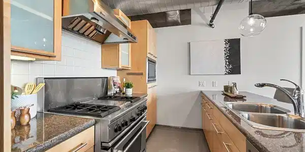 Image 4: Spacious and highly functional