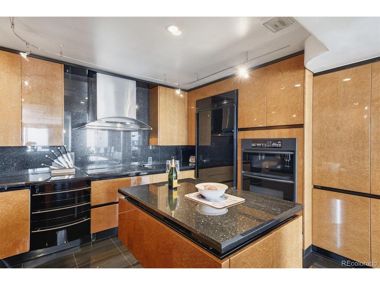 Image 4: Double ovens! Image 4: Double ovens!