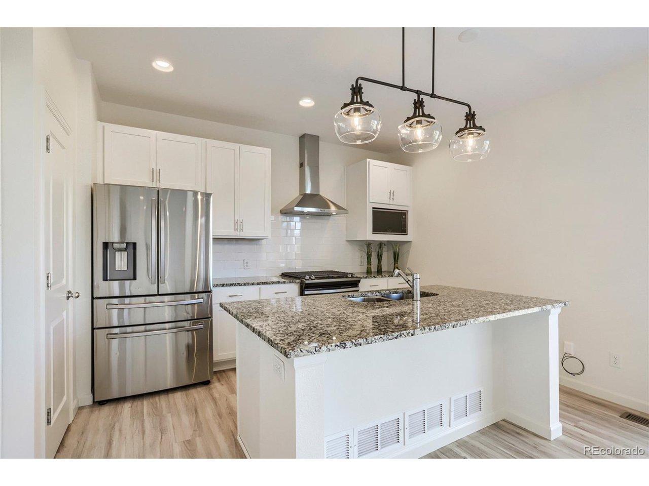 Image 4: Kitchen