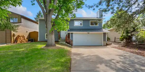 825 Parkview Dr