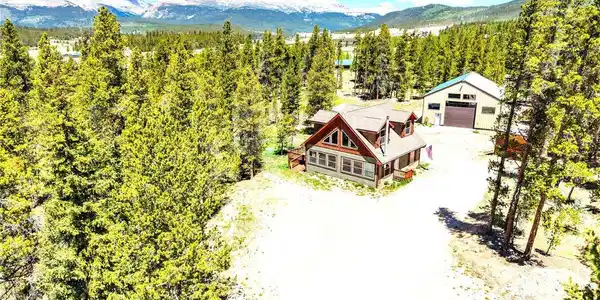 Image 3: Wonderful 2 Story Home w/ a huge 2400 s/f Workshop, 2 Sheds -Located on Almost 2 Acres - Flat, Usable Land w/ Towering Pine Trees