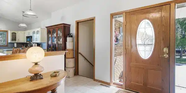 Image 3: Entry way