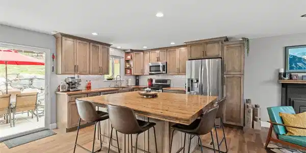 Image 2: Beautiful kitchen with ample cabinet space and a gorgeous custom island! Image 2: Beautiful kitchen with ample cabinet space and a gorgeous custom island!