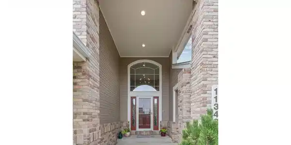 Image 4: Stunning Entry Image 4: Stunning Entry