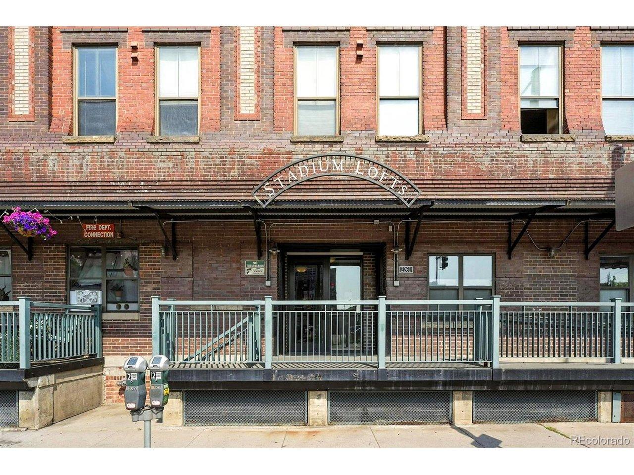 Image 4: Entry Image 4: Entry