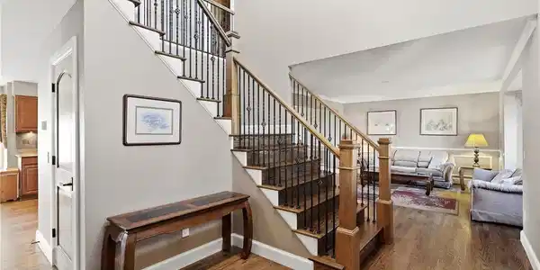 Image 4: Foyer Image 4: Foyer
