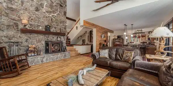 Image 2: Floor-to-ceiling mossrock, fireplace