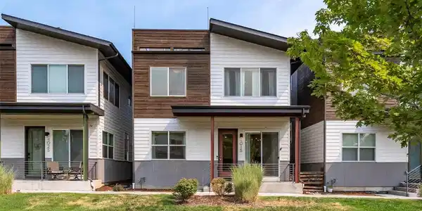 Image 2: Low maintenance exterior