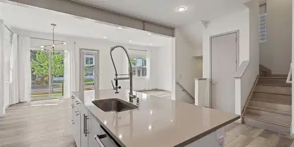 Image 4: Light filled living space