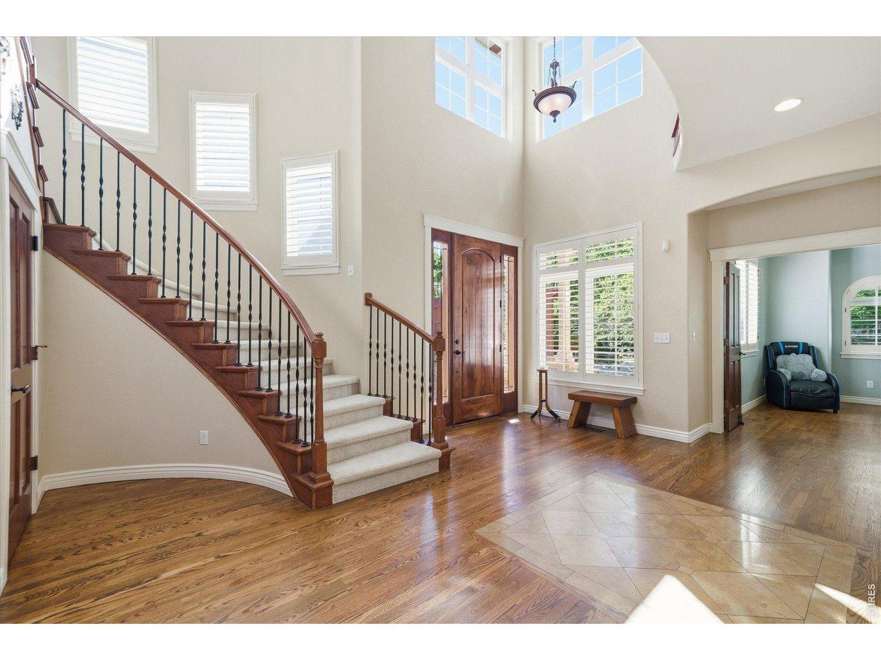 Image 2: Dramatic entry with soaring ceilings and wonderful natural light Image 2: Dramatic entry with soaring ceilings and wonderful natural light