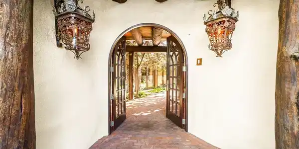 Image 4: Entrance Image 4: Entrance