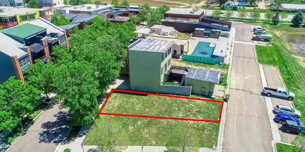 1105 Neon Forest Cir