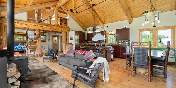 Image 2: Owners Cabin - Great Room Image 2: Owners Cabin - Great Room