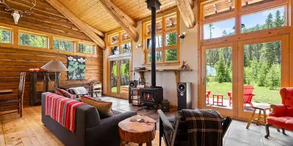 Image 3: Owners Cabin - Living Area Image 3: Owners Cabin - Living Area
