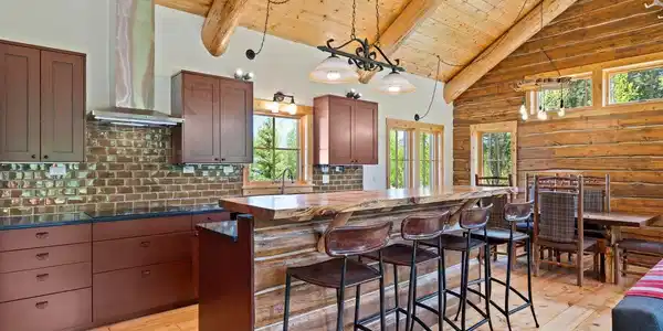 Image 4: Owners Cabin - Kitchen Image 4: Owners Cabin - Kitchen