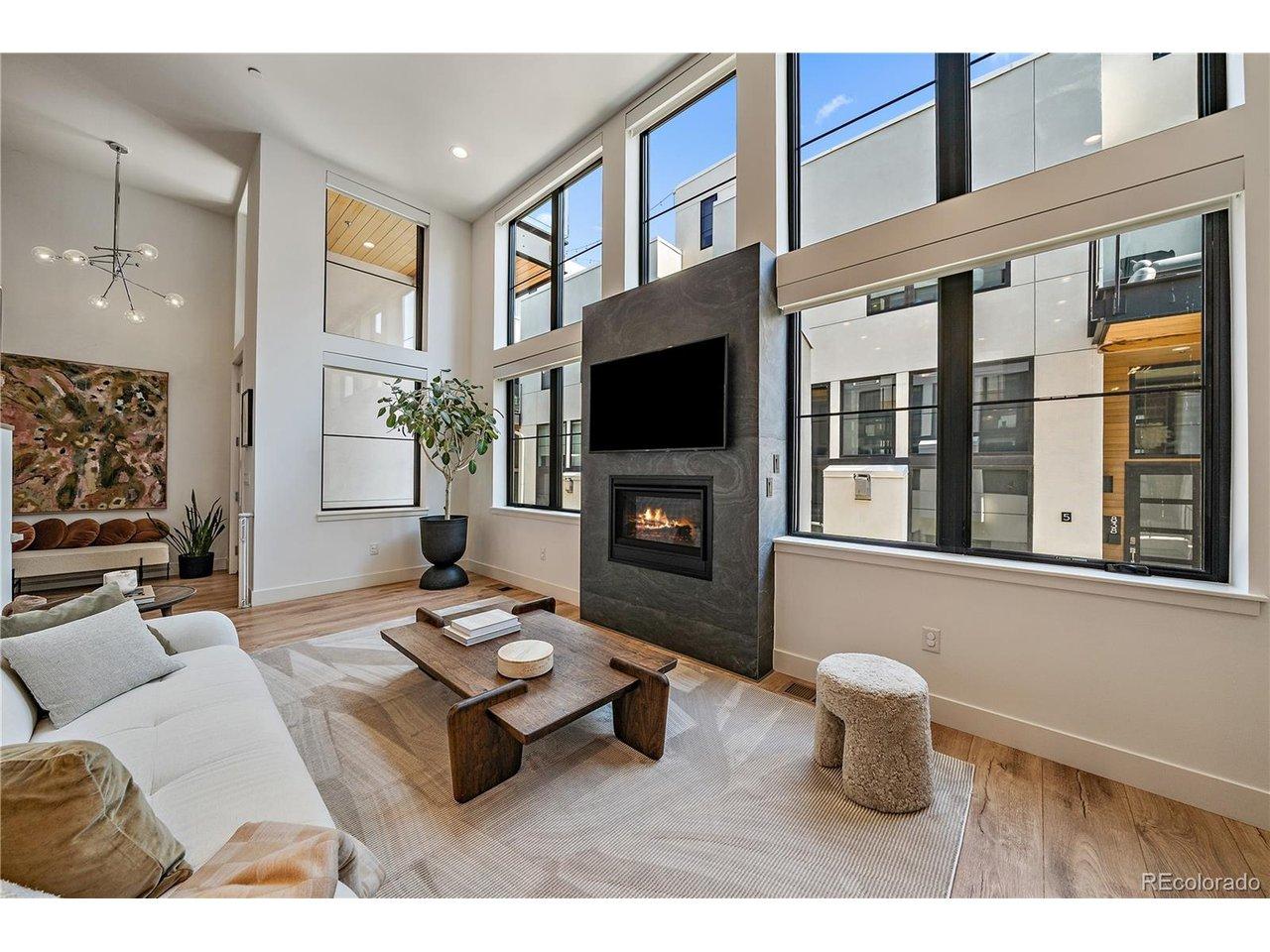 Image 4: Living room and foyer