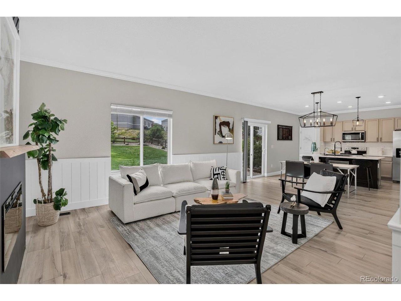Image 3: open floor plan, bright with view of the backyard Image 3: open floor plan, bright with view of the backyard