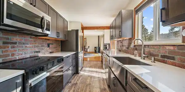 Image 3: Enjoy a new remodeled kitchen. Image 3: Enjoy a new remodeled kitchen.