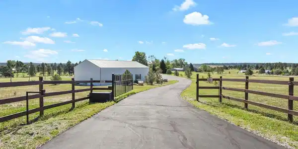 Image 3: fully fenced perimeter with an electric gate Image 3: fully fenced perimeter with an electric gate