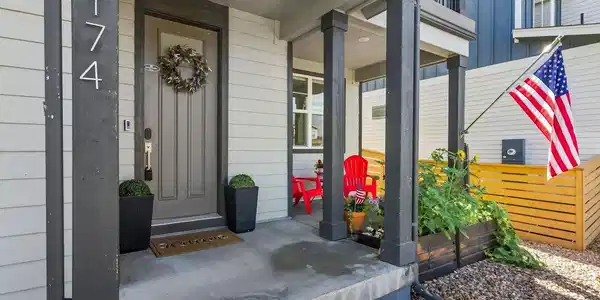 Image 3: Inviting Front Porch w/Sitting Area