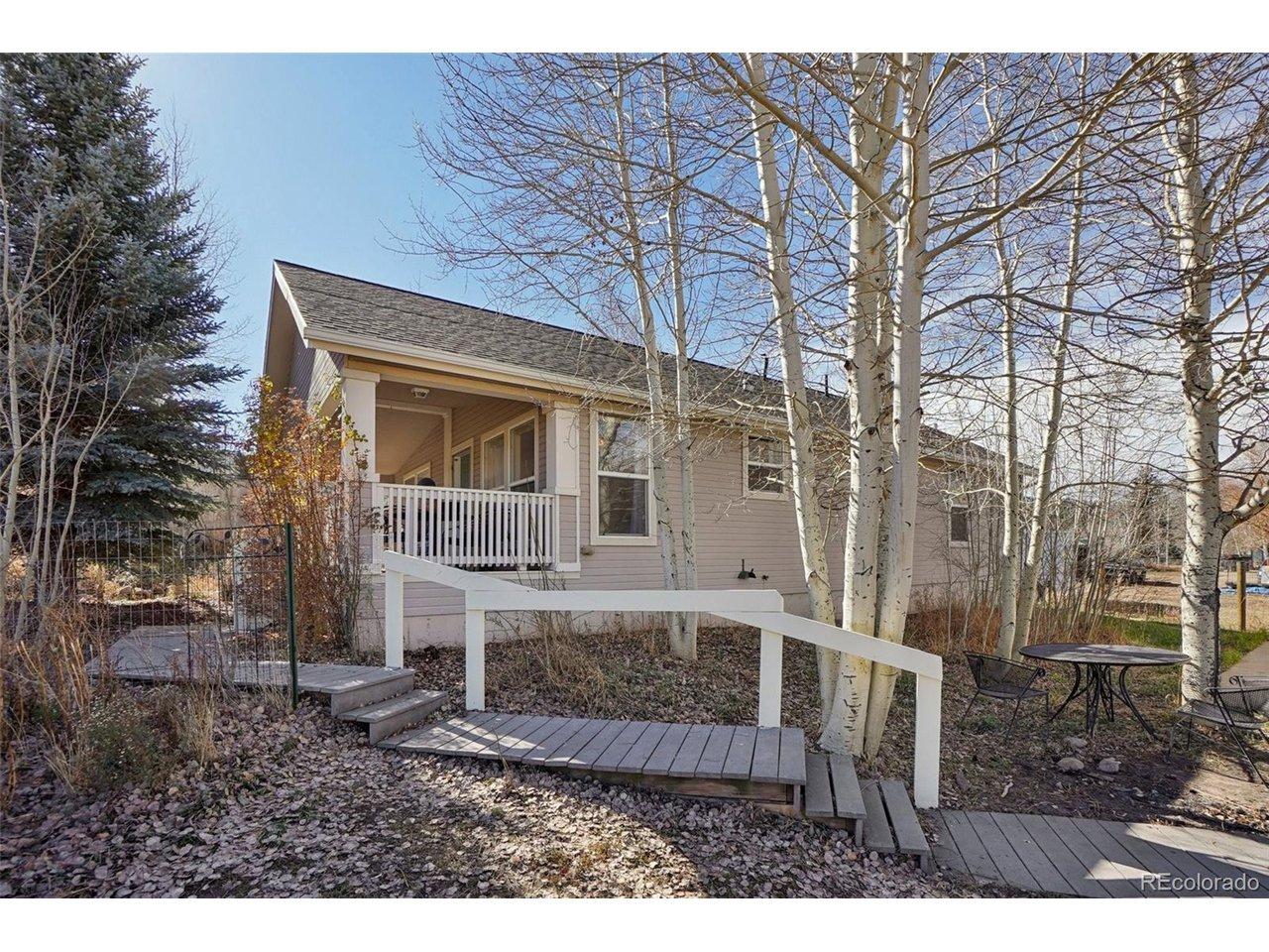 Image 3: Large side porch descends to the backyard Image 3: Large side porch descends to the backyard