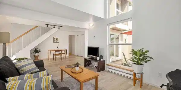 Image 4: Open living & dining area Image 4: Open living & dining area