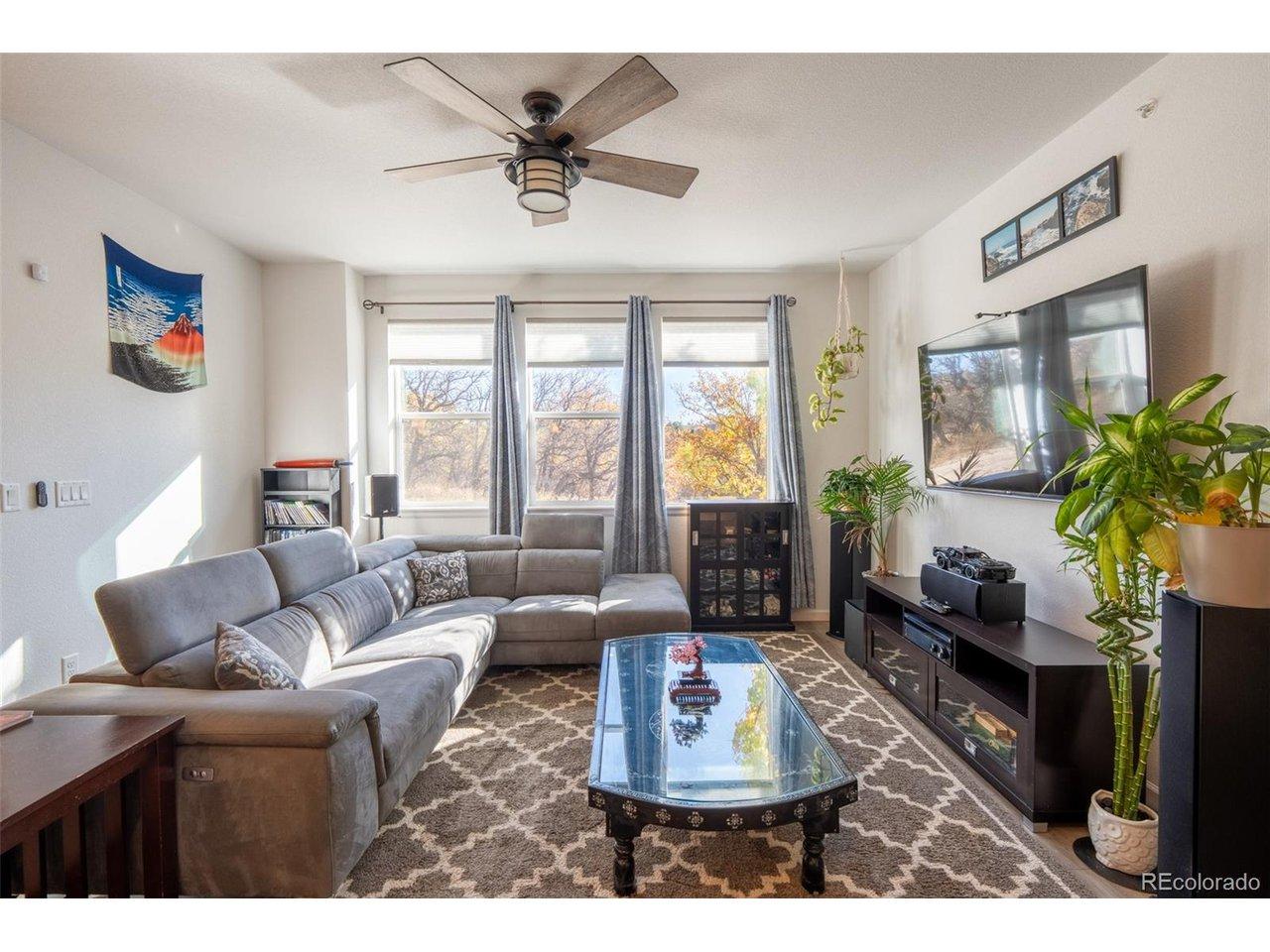 Image 3: Living room - main floor