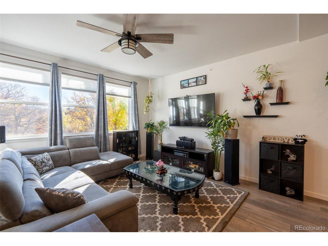 Image 4: Living room - main floor