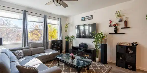 Image 4: Living room - main floor Image 4: Living room - main floor