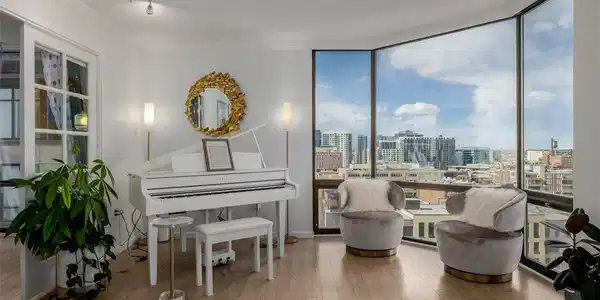 Image 4: Stunning floor to ceiling windows! Image 4: Stunning floor to ceiling windows!