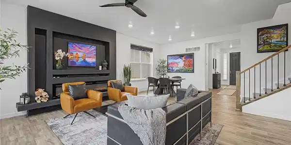 Image 3: Living Room