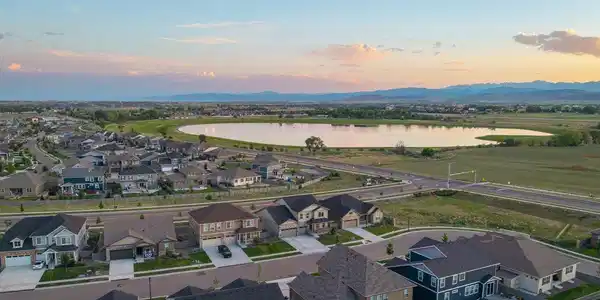 Image 2: No homes directly behind you with open views of the reservoir and mountains!