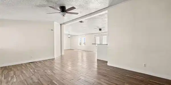 Image 3: Entry/Living Room Image 3: Entry/Living Room