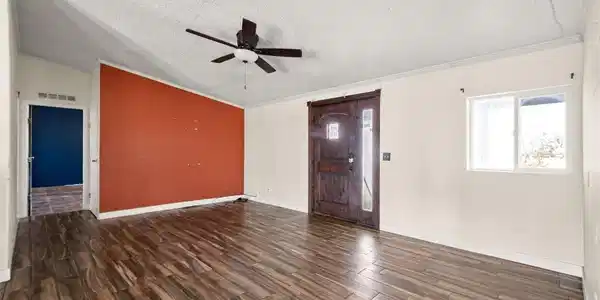 Image 4: Entry/Living Room Image 4: Entry/Living Room