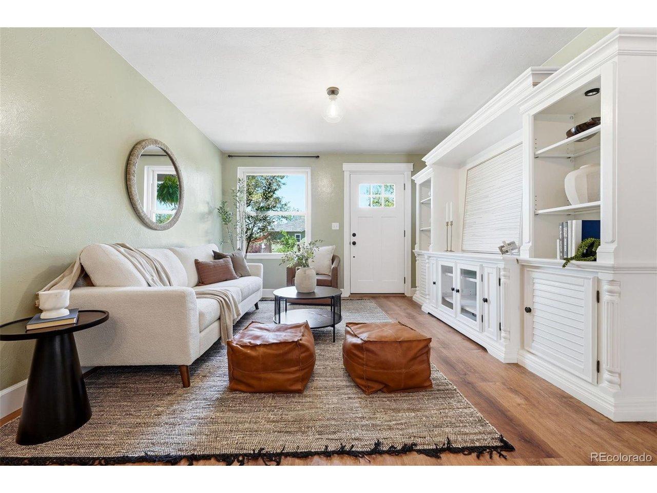 Image 1: Light and bright living room