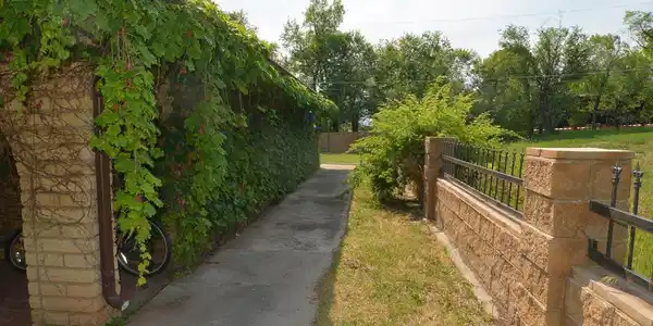 Image 3: Fenced Yard