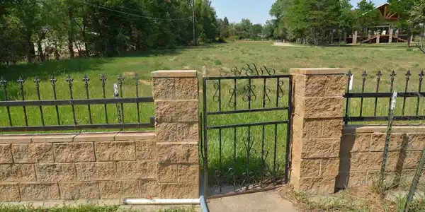 Image 4: Large Private Lot