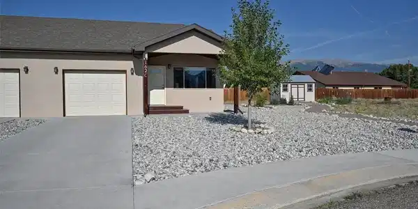 Image 2: End Unit and Privacy Image 2: End Unit and Privacy