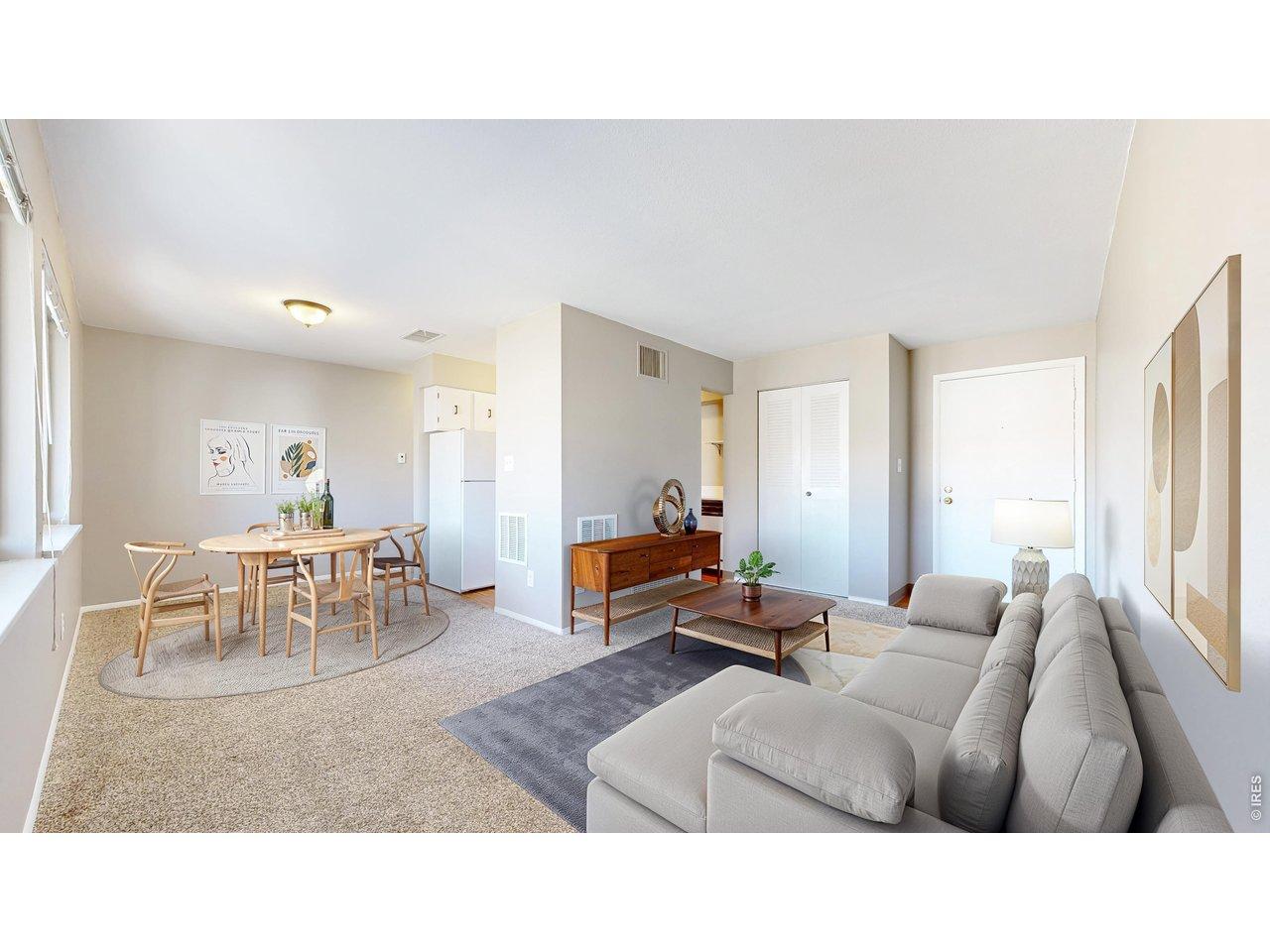 Image 4: Spacious Living Room and Dining Room!