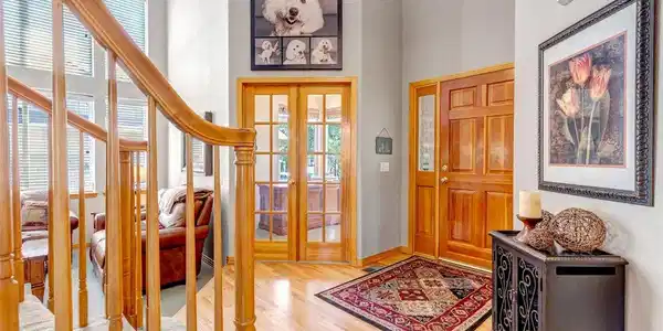 Image 3: Vaulted Foyer Entry