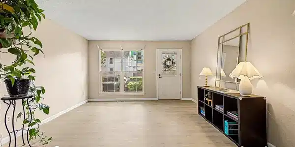 Image 4: Family Room Image 4: Family Room