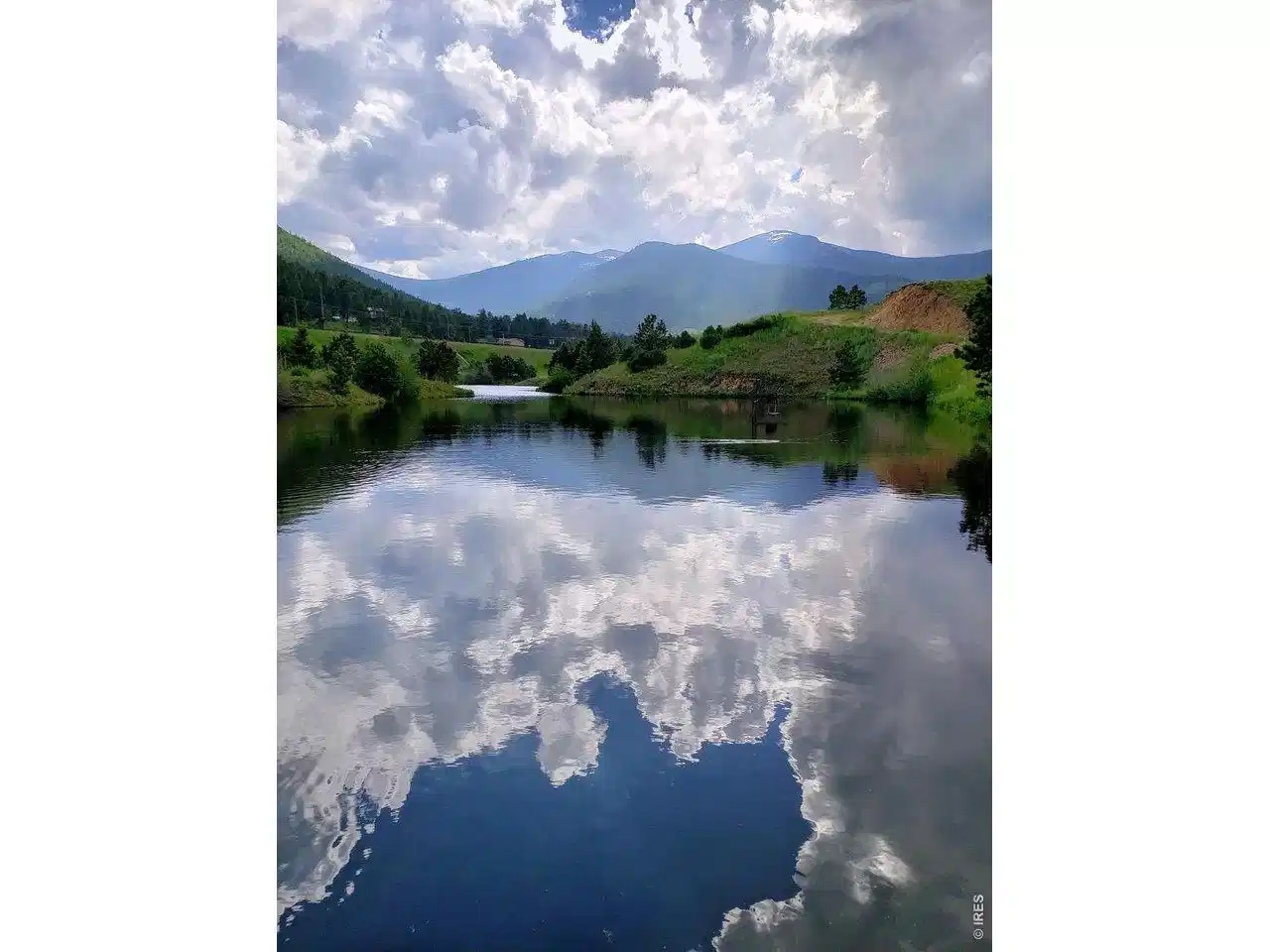 Image 1: Gorgeous lake is included in the offering. Image 1: Gorgeous lake is included in the offering.