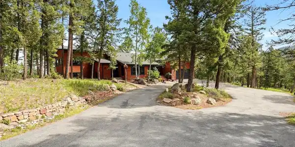 Image 2: Huge, south facing circular driveway with easy ingress/egress, ample parking & easy to plow Image 2: Huge, south facing circular driveway with easy ingress/egress, ample parking & easy to plow